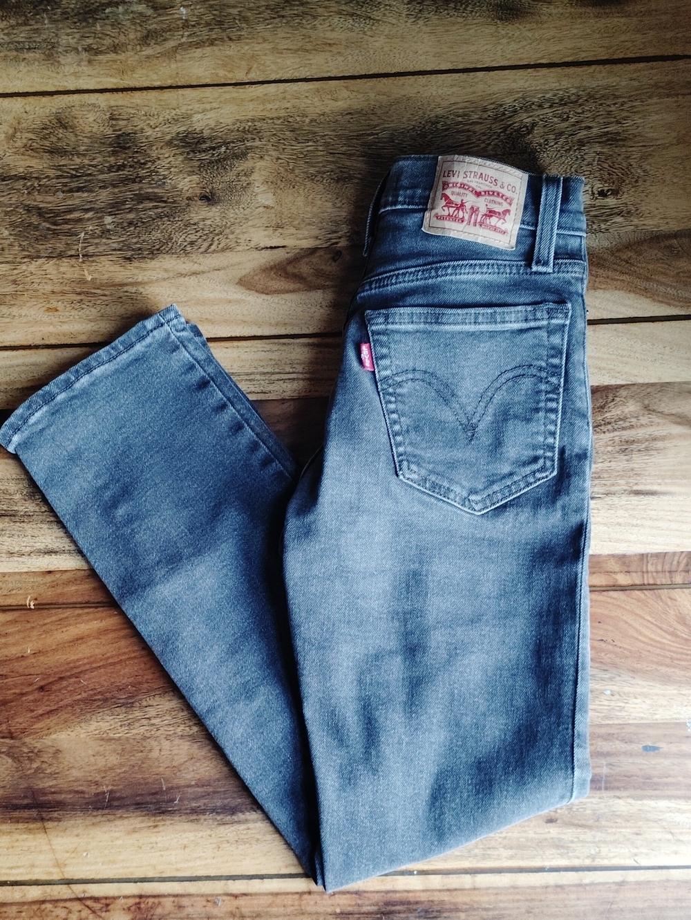 Levis Wedgie Straight Faded Black Sz 24